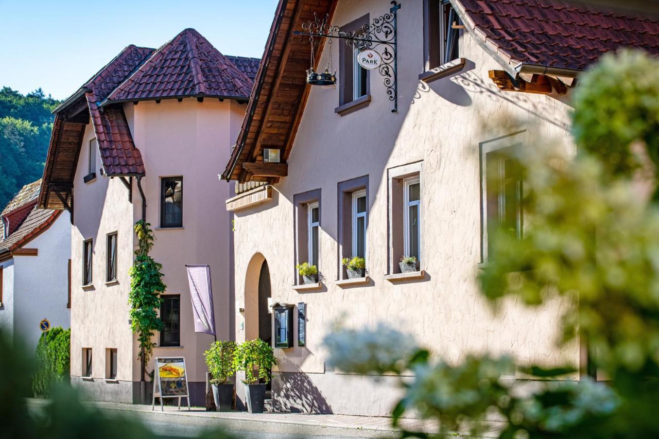 Landgasthaus & Hotel Zur Krone Dahn Ngoại thất bức ảnh